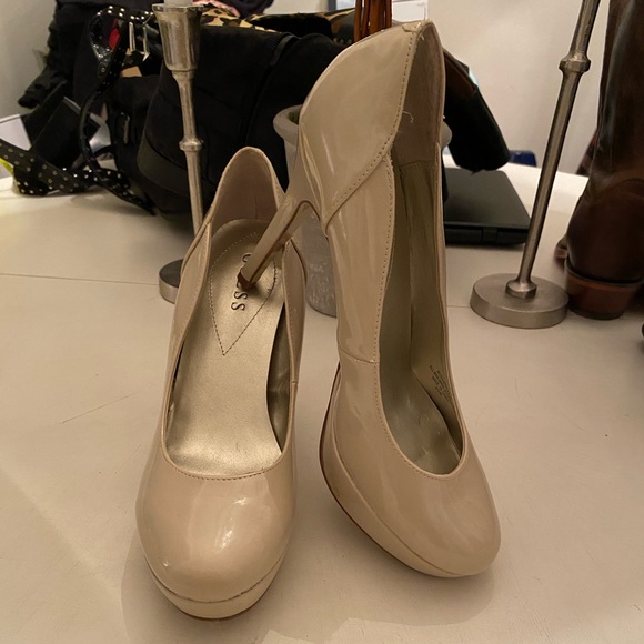 Guess Nude Pumps - Picture 3 of 5